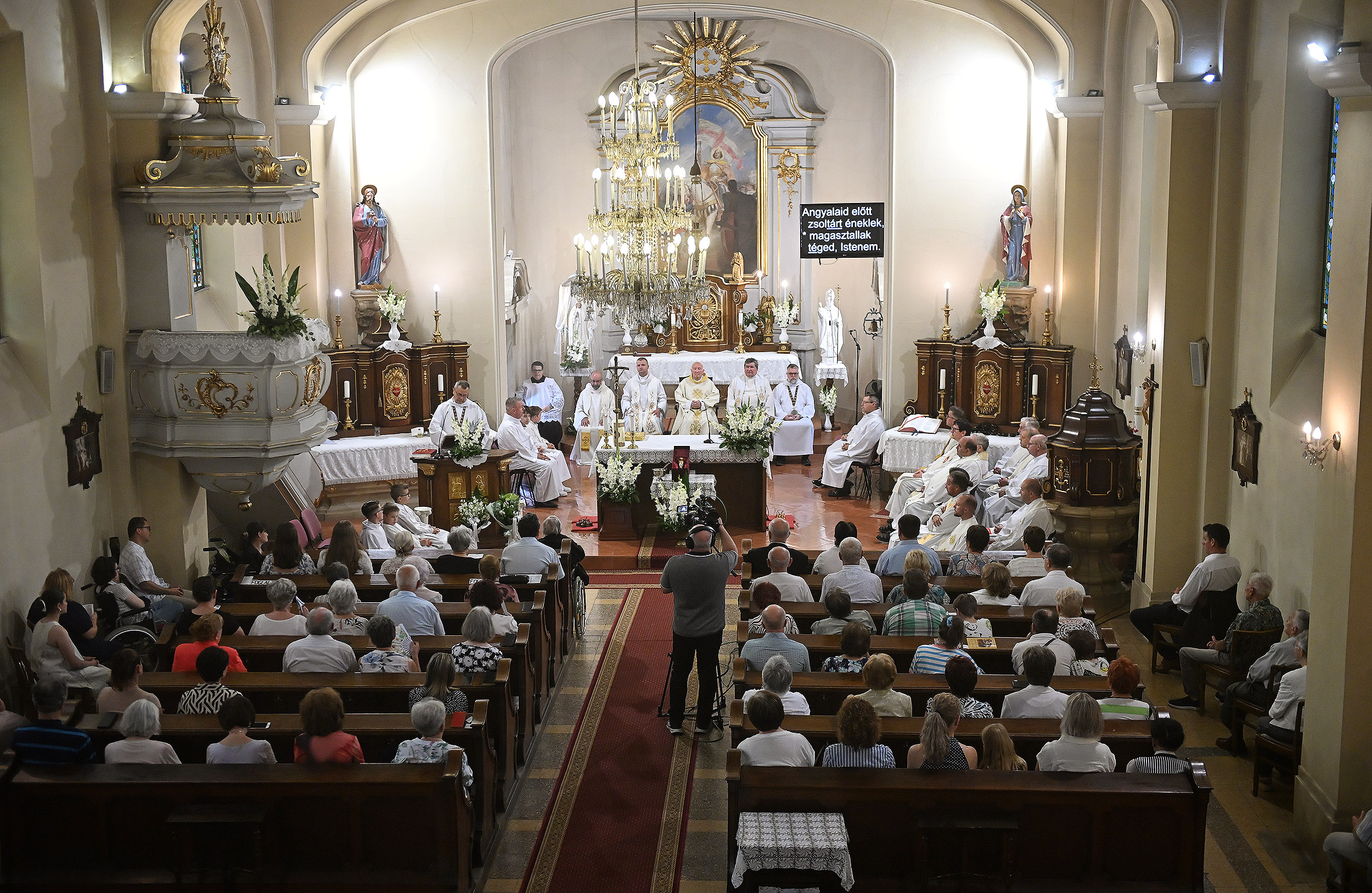 hívek totál