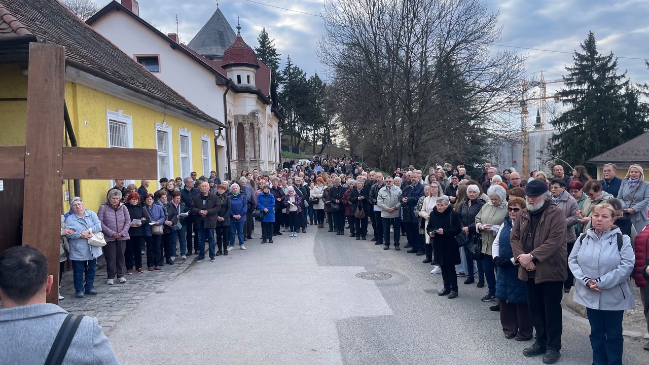 Városi keresztút az avasi műemlék temetőnél
