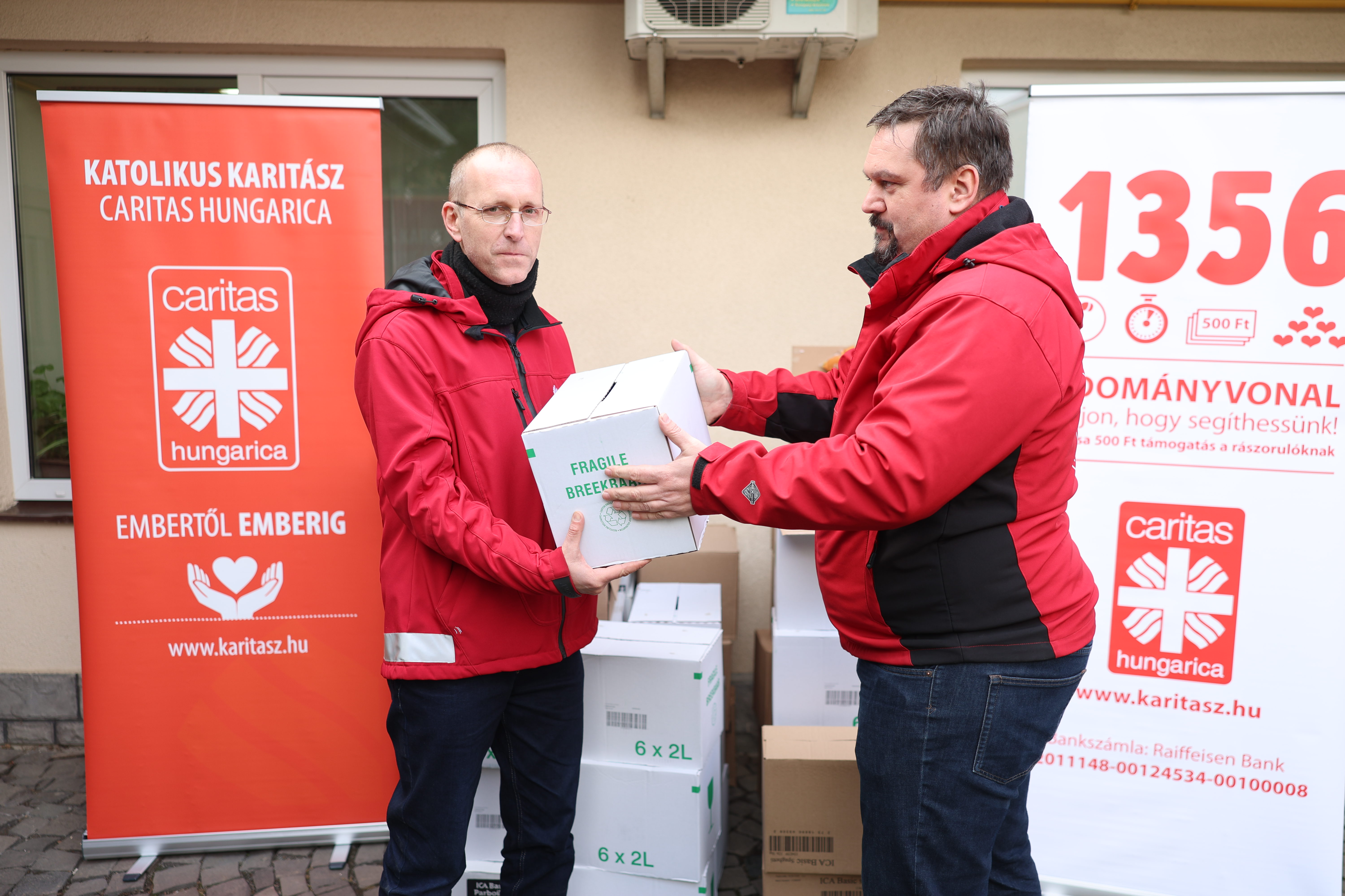 Fehér F_zgavy aR_4-évforduló