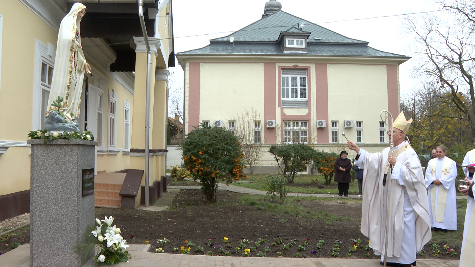 Kenderes_00011_szobor megaldas